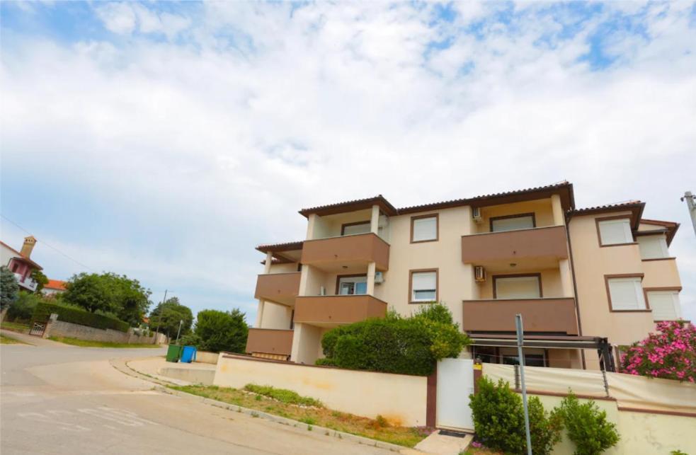 Apartman Nicol Ližnjan Zewnętrze zdjęcie